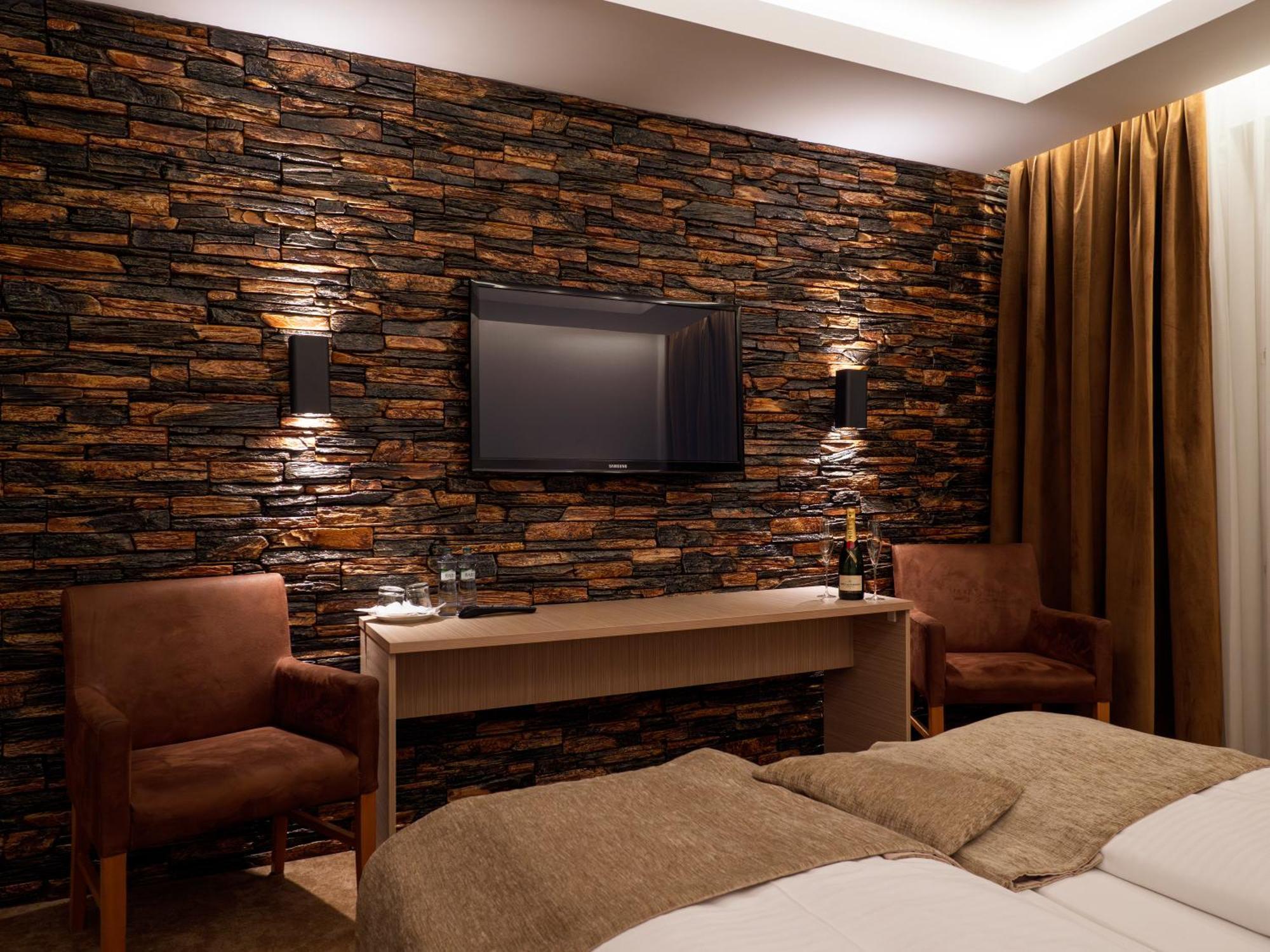Elite Hotel Nová Dubnica Exteriör bild