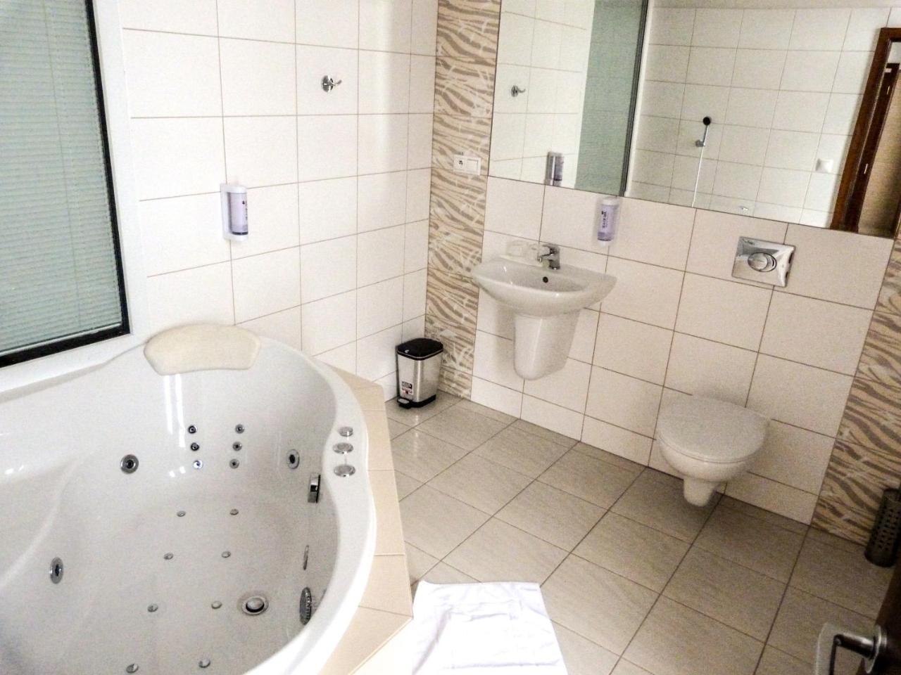 Elite Hotel Nová Dubnica Exteriör bild