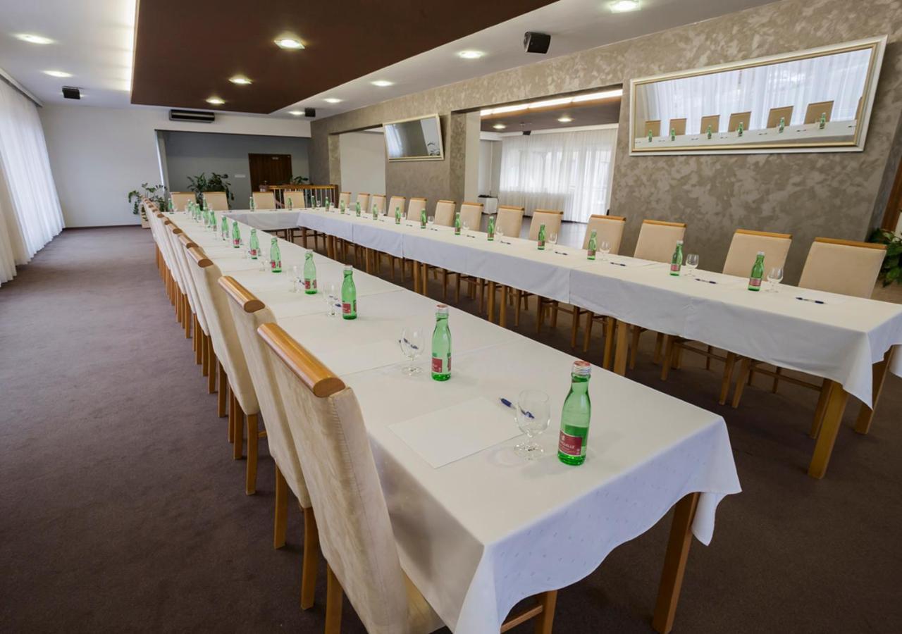 Elite Hotel Nová Dubnica Exteriör bild