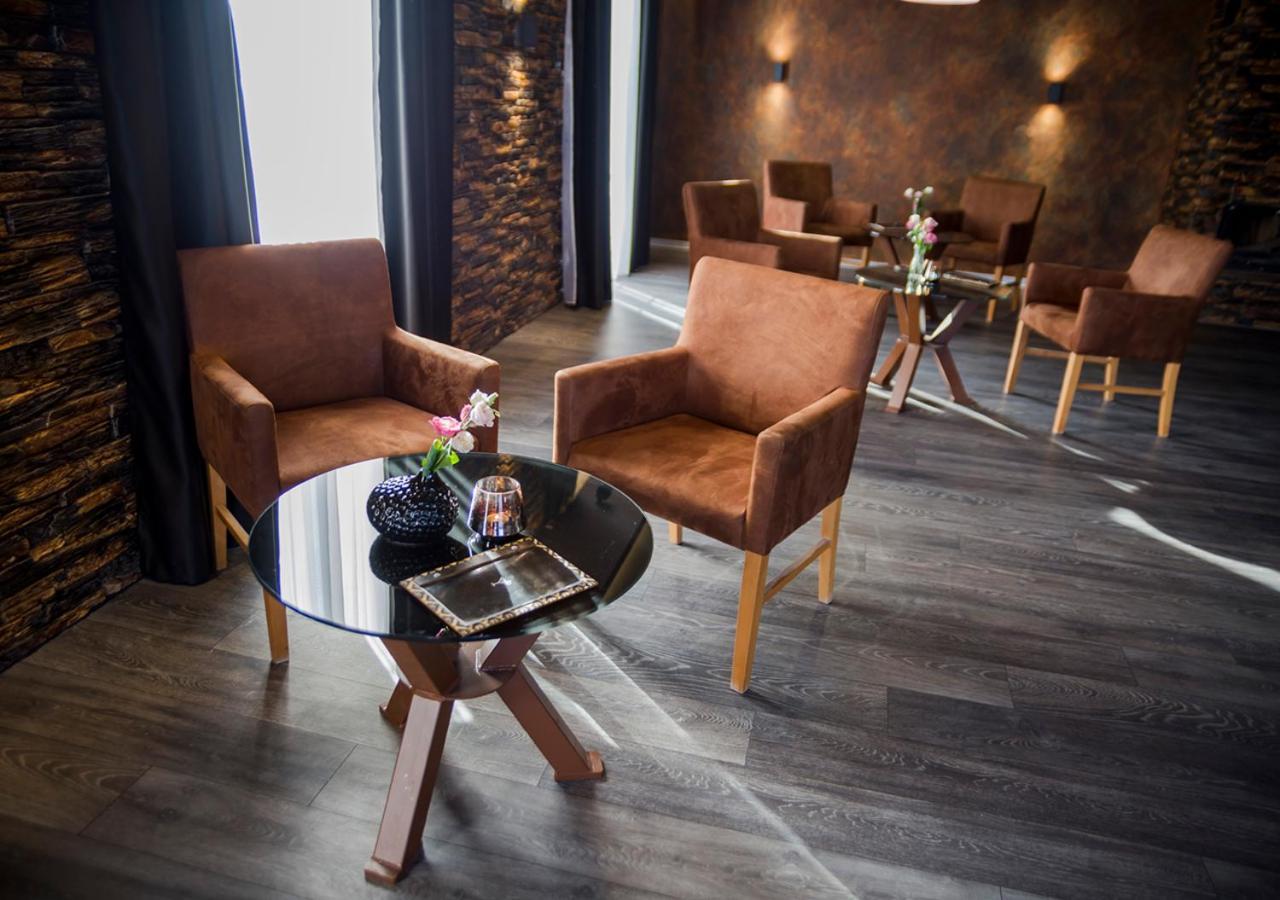 Elite Hotel Nová Dubnica Exteriör bild